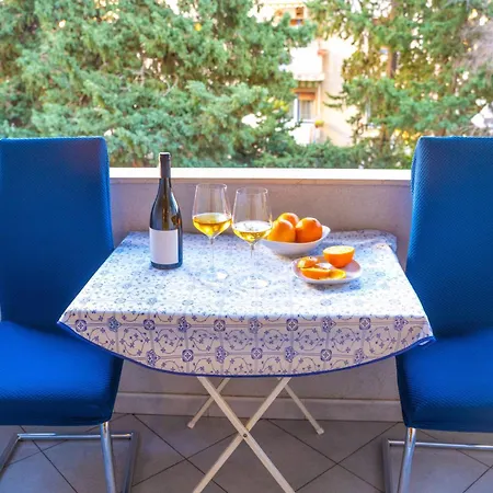 Lazuli Apartment